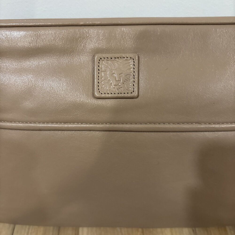 Anne Klein Calderon Shoulder Bag Lion Logo Leather Tan 11x7.5” Zipper Purse - Picture 2 of 16